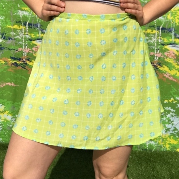 VINTAGE lime green floral print skater mini skirt trendy 27 waist euphoria - Picture 2 of 10